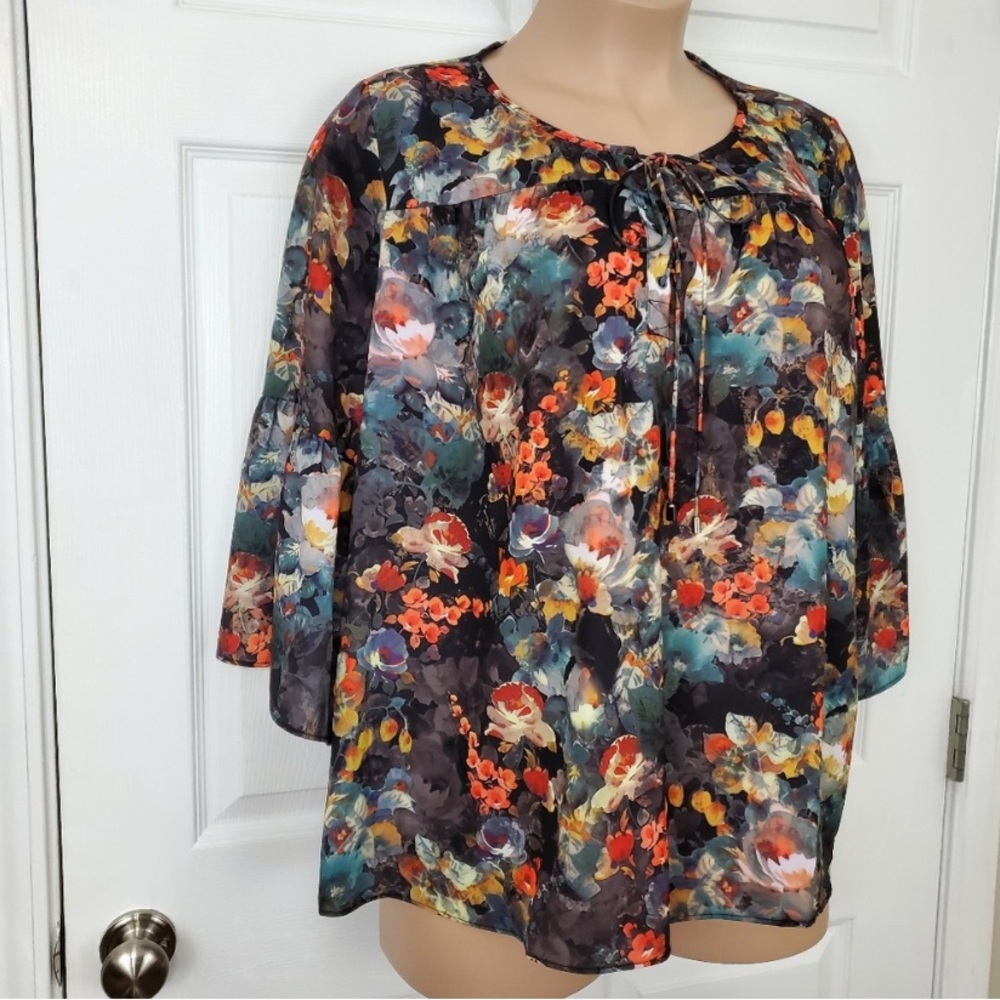 *Copy* Boutique Floral Bell Sleeve Peasant Blouse - Picture 2 of 10